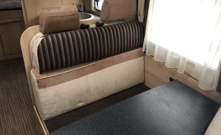 Henk – Super camper met Queens bed 