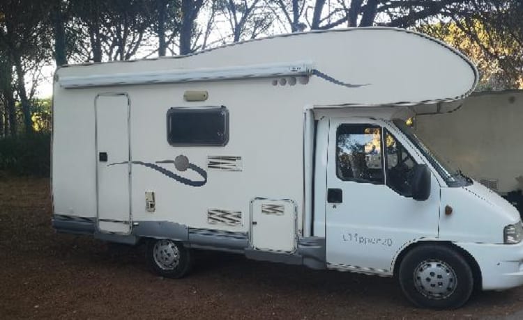 ERCOLITO  – Camper mansardato compatto   