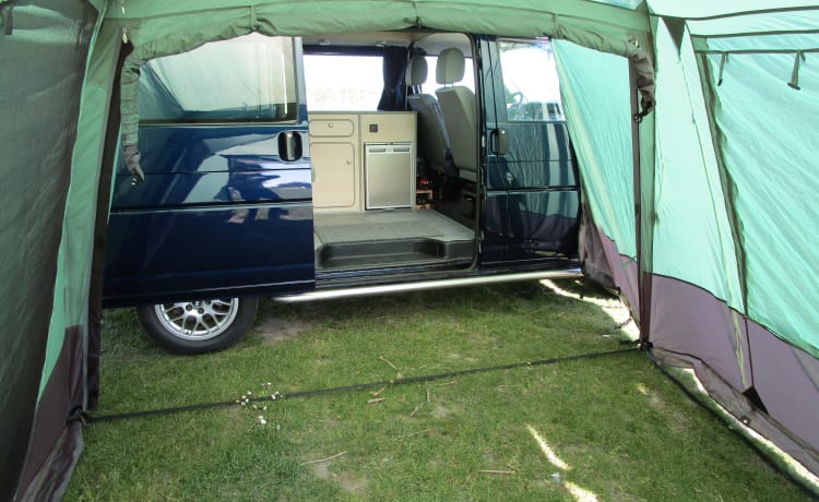 Super nice VW T4 2.5 TDI for a wonderful camper holiday.