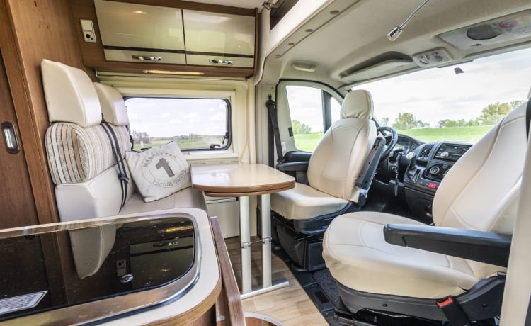 bus camper di lusso automatico con letto alla francese