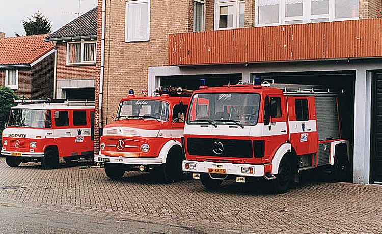 Henk – Nostalgische originele brandweerwagen voor 6 personen (C1)