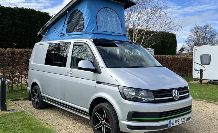 Dougie – 4 berth Volkswagen campervan from 2016