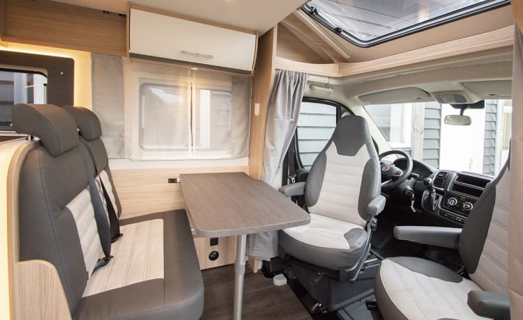 T69L – Kompletter HomeCar-Familiencamper mit Motorklimaanlage und Markise,