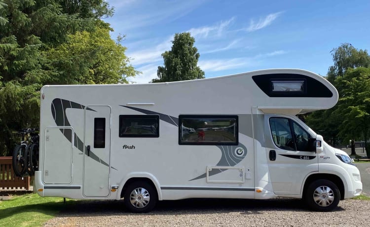 Ava – Geniet van de Hooglanden in onze ruime Chausson 2018 camper