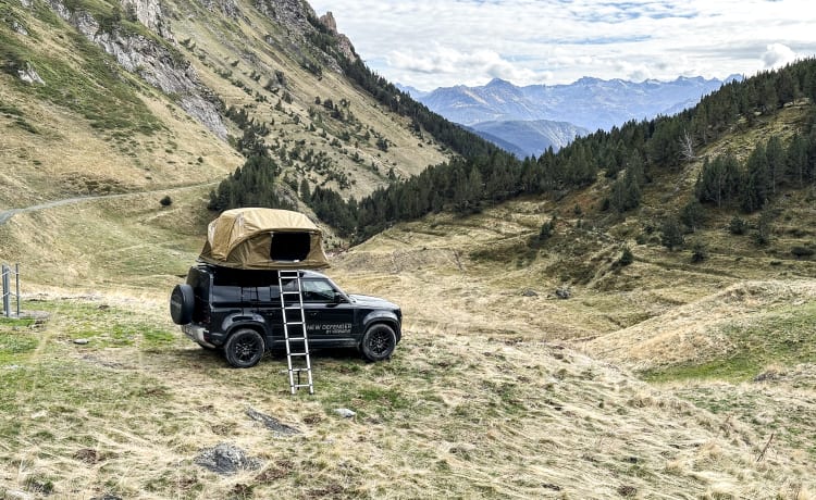 Land Rover Defender met daktent voor 2 personen