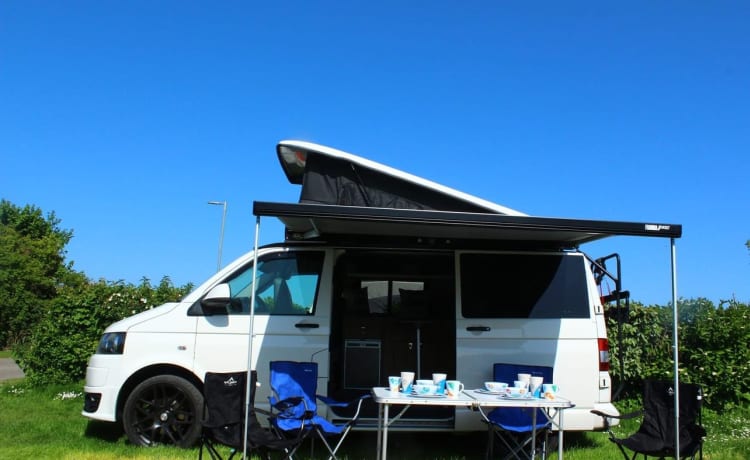 Falcon – 4 berth Volkswagen campervan from 2014