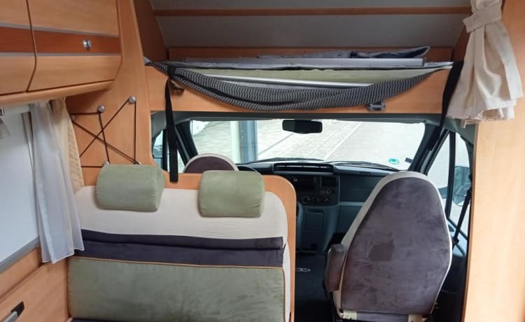 Schöner komfortabler Familiencamper! Sunlight Alkoven, 5 Personen (2010) ab  99 € p. T. – Goboony