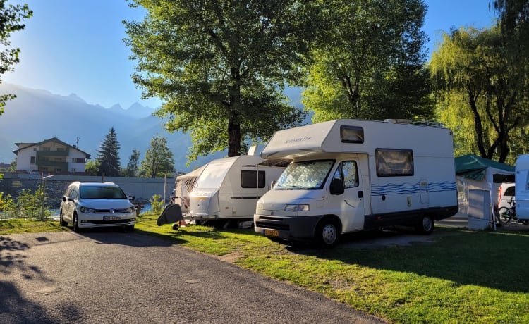 Super cool family camper