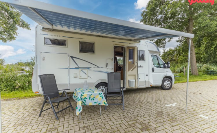 Schöner halbintegrierter Fiat-Camper für 5 Pence