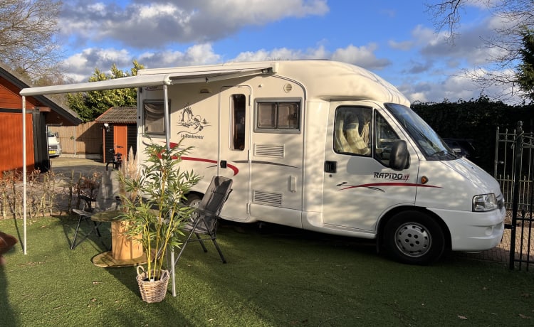 Compleet huisje op wielen! – Rapido Camper 2 person compact and complete!