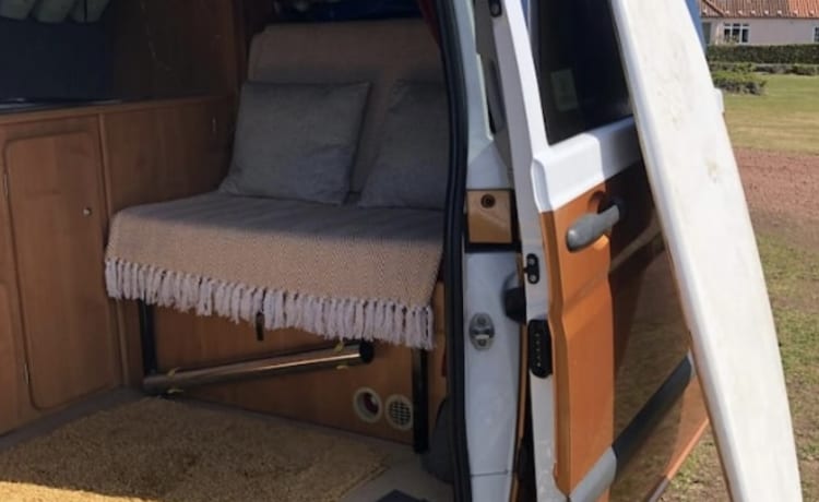 Oorcamper – 2-bed Mercedes campervan 