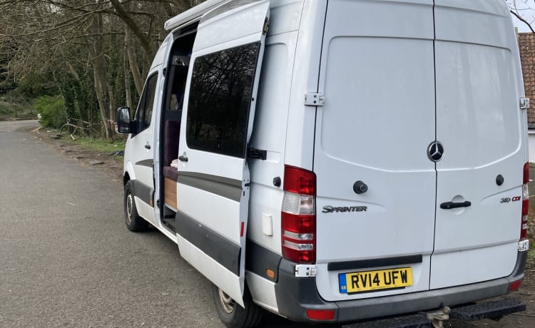 Katiecampervan  – Mercedes-Benz camper met 4 slaapplaatsen uit 2014