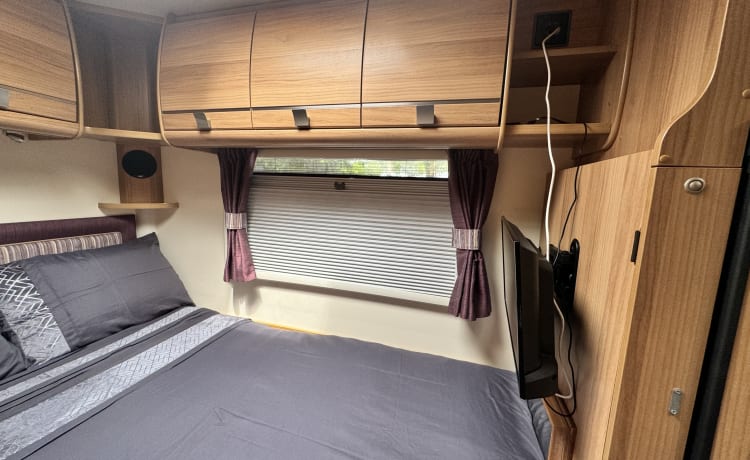 Bertha – 5 berth Peugeot semi-integrated from 2012