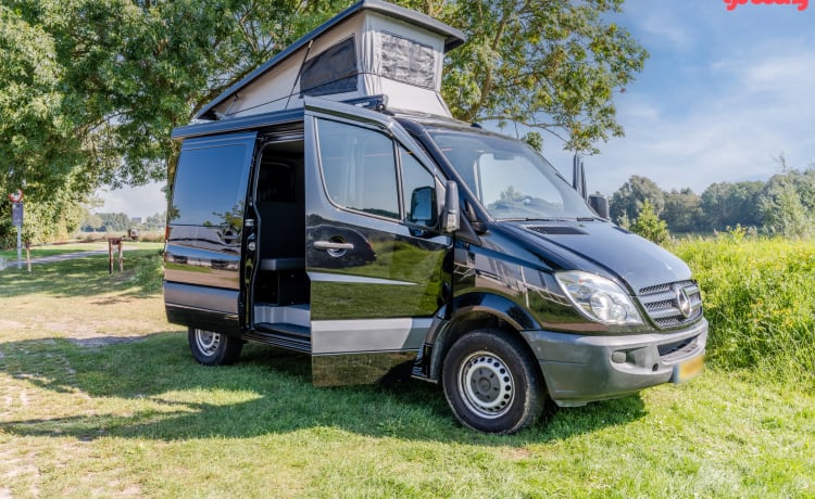 Mooie buscamper – 7p Mercedes-Benz campervan uit 2013