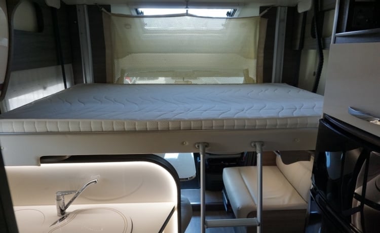 Poseidon – Beau grand camping-car 4 personnes - version luxe McLouis.