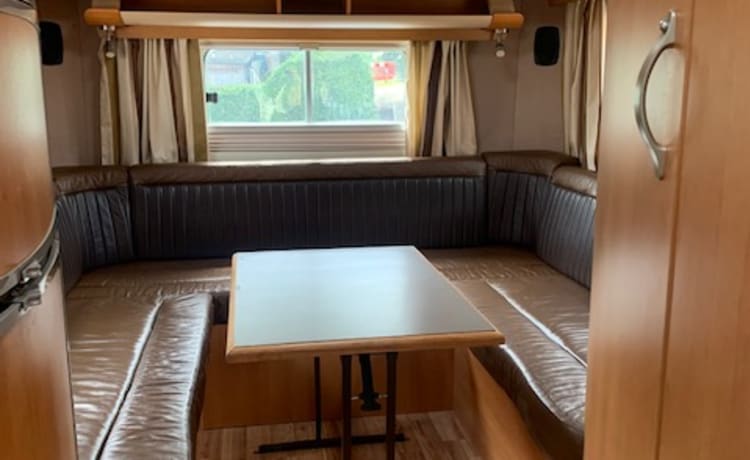 Harlie – 6 berth Euramobil Activa 820 HS 3.0L tag axle 