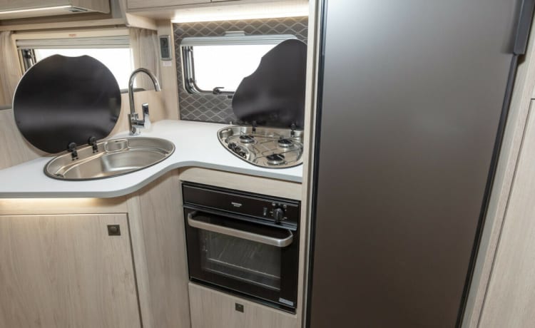 HAPPY – 5 berth 2023 Ford Autotrail Automatic With Self Levelling