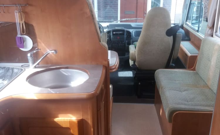 Bellissimo camper in affitto! Con un letto fisso e completamente arredato!