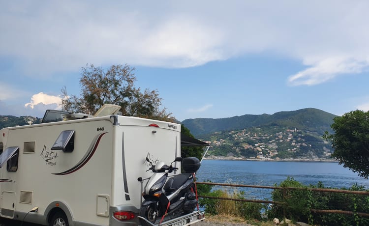 Beautiful luxury and compact (6.40 meters) motorhome with everything you wish for...