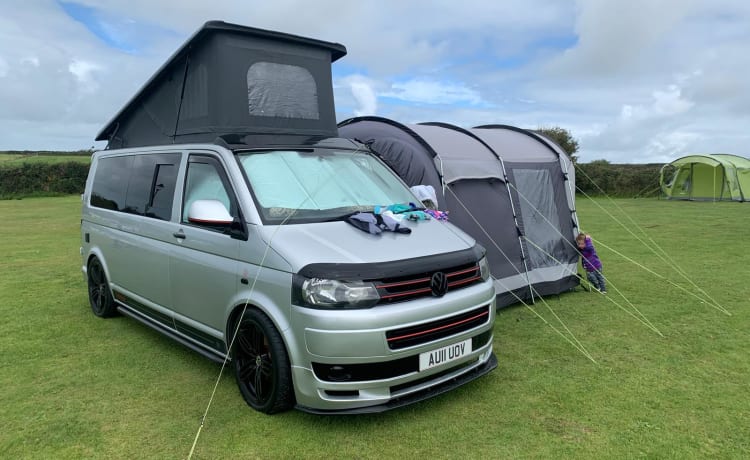 Vanny – VW T4 4 slaapplaatsen in Bristol 