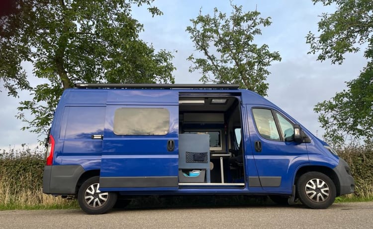 Blue Rambler – Peugeot Boxer bus camper from 2015