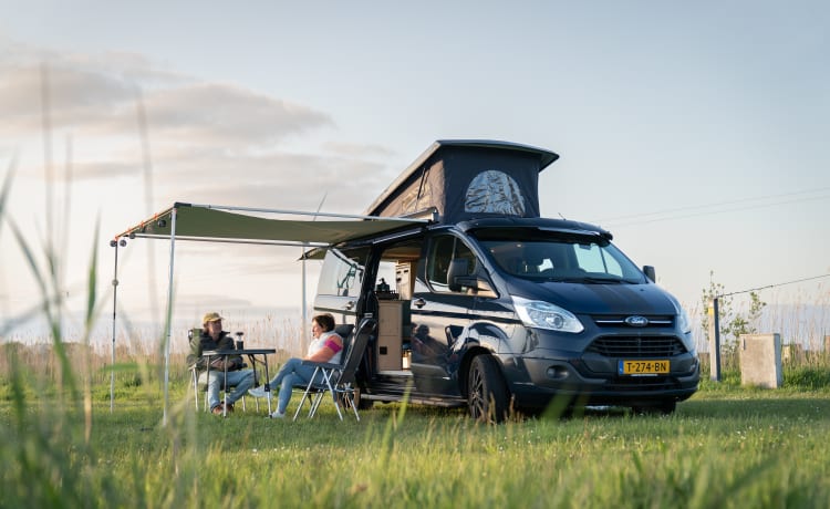 Fort Floris – Compacte luxe kampeerbus + tent 