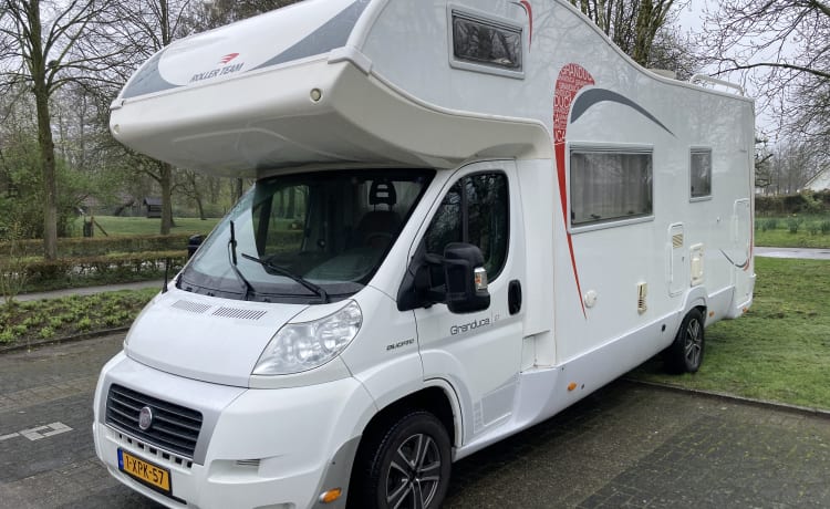 Roller Team – Spacious, cozy 6-person family camper