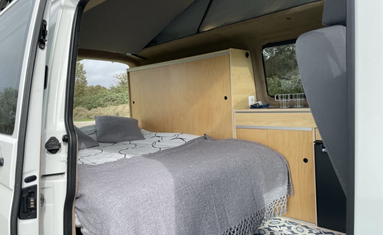 Mammoet – 4p Volkswagen campervan uit 2014