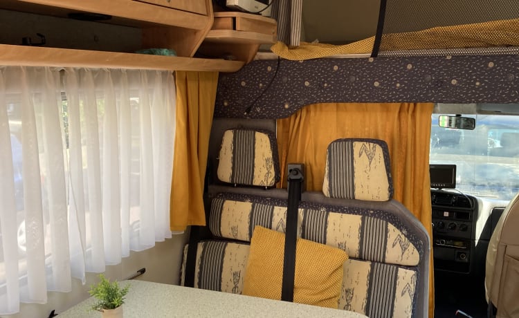 Little Miss Sunshine – Camping-car familial spacieux et ensoleillé avec lit (6 personnes)