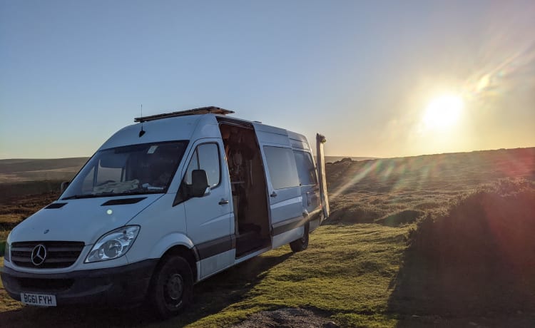 Maura the Boogy Wonder Van  – Überlegene Landyacht