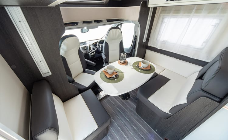 Spike – RollerTeam Zefiro 696 Auto 2022 luxe camper met 4 slaapplaatsen. Bekend als Spike