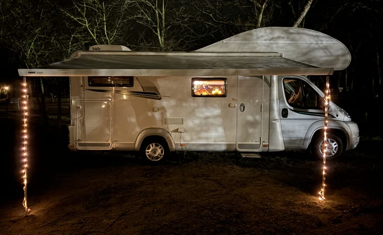 Camping-car Alcôve Familial LMC 6 personnes