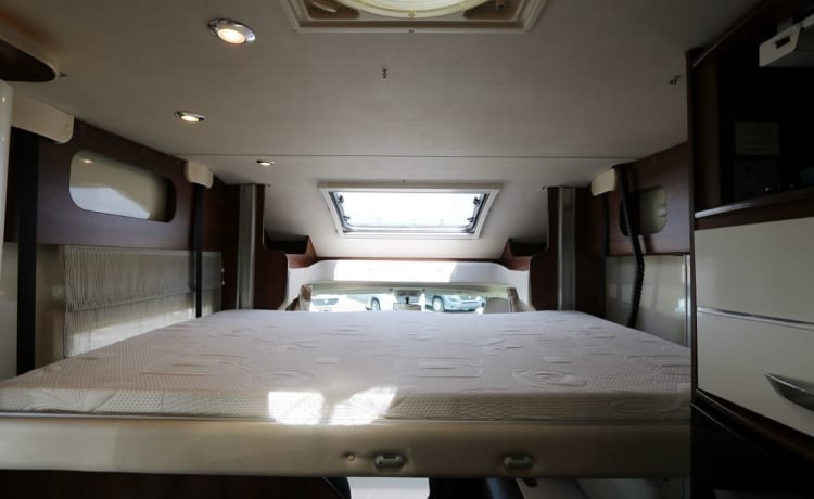 McLouis Sovereign 78 – Zeer luxe, moderne 5 persoons camper, vrijheid met echt comfort