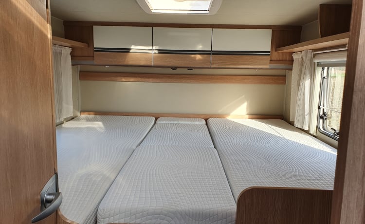 Sunlight T67 single beds