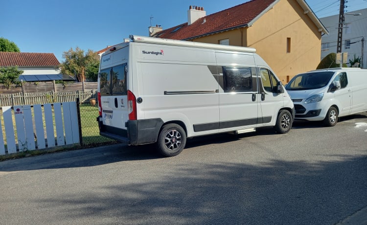 Gilbert – 5.99m fitted van equipped with an automatic gearbox