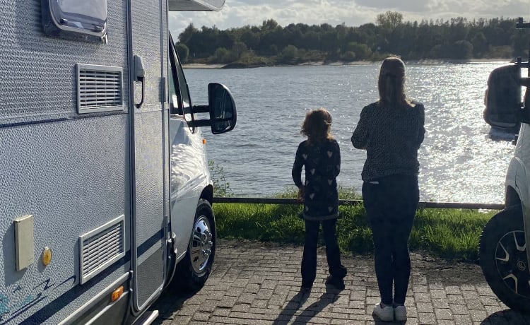 Heerlijke en praktische Dethleffs camper voor 2 tot 5 personen. 