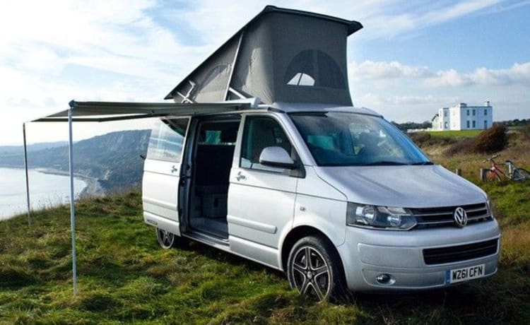 Clarence – Camping-car 4 places entièrement assuré pour explorer et profiter de la Grande-Bretagne et de l'Europe