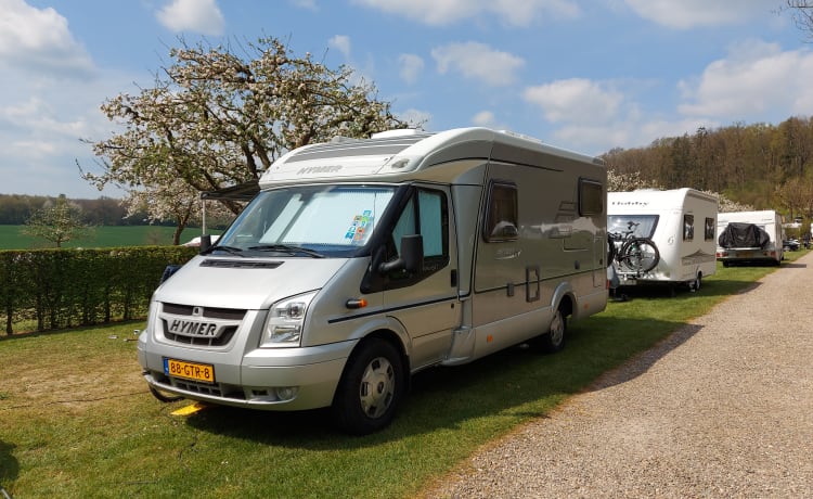 Ford – Hymer for rent, beautiful complete camper with length beds!!