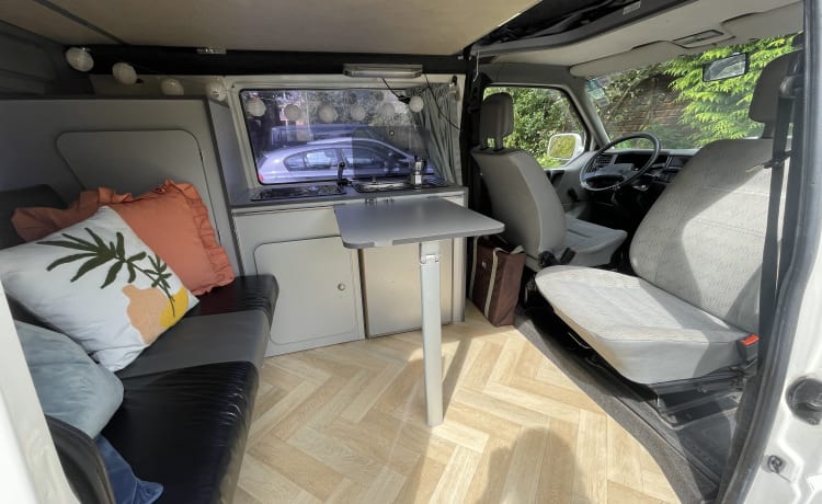 Sinne – Volkswagen T4 mit Aufstelldach und inklusive SUP-Boards