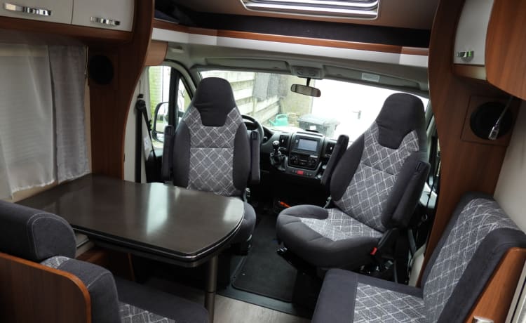 Een compacte, luxe 2/3p camper  BJ 2018