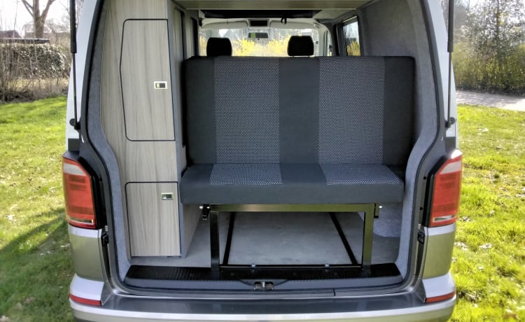 Onze trots – Camping-car bus VW Transporter T6 2p 2016 avec tout nouveau mobilier de camping-car  