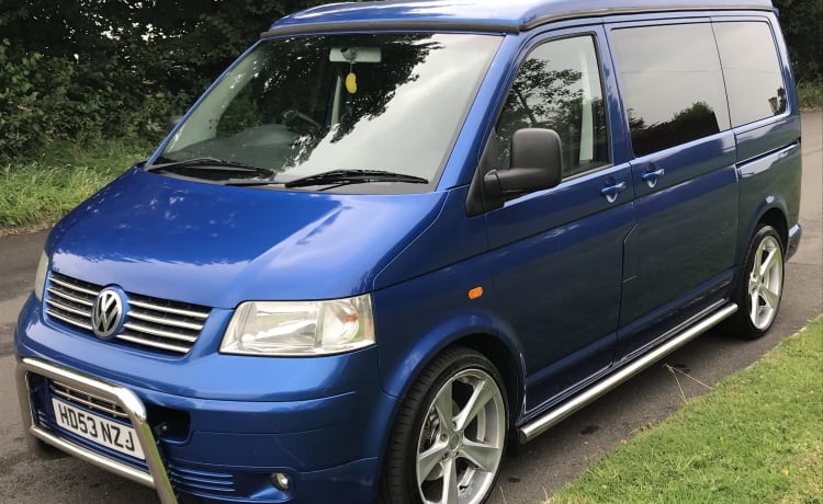 Geoff – Volkswagen campervan met 3 slaapplaatsen uit 2004