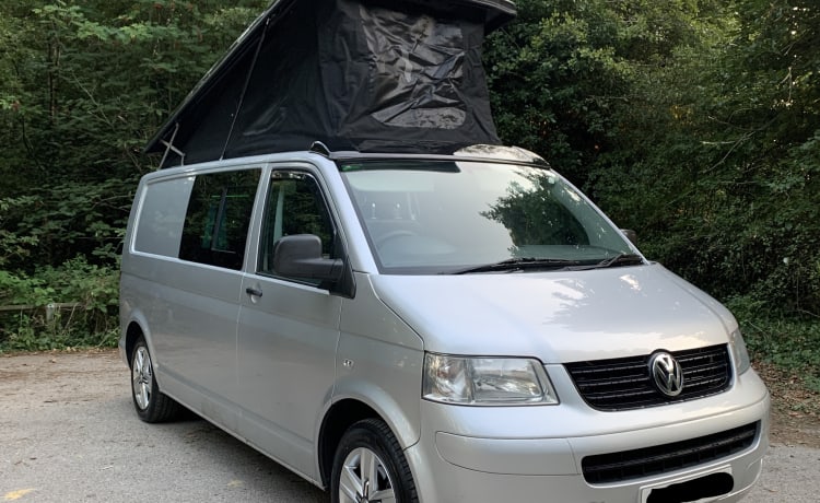 Rosie – Rosie der Volkswagen T5 Pop Top Camper mit 4 Schlafplätzen