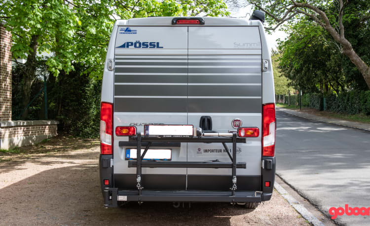 Pössl récent 160 CV, transmission automatique 9 rapports, lits longitudinaux, confort 2 personnes.