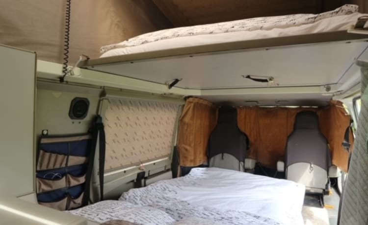 Lars – Camping-car compact et confortable pour 4 personnes (bien entretenu)