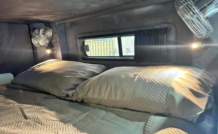 Camper Mercedes-Benz con 4 posti letto del 2015