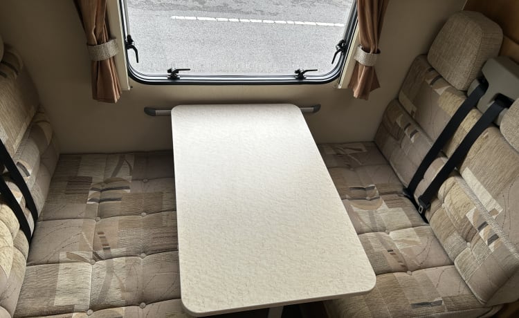 Jeffy – 6 posti letto Swift 686, Fiat Ducato - INCLUDE ASSICURAZIONE