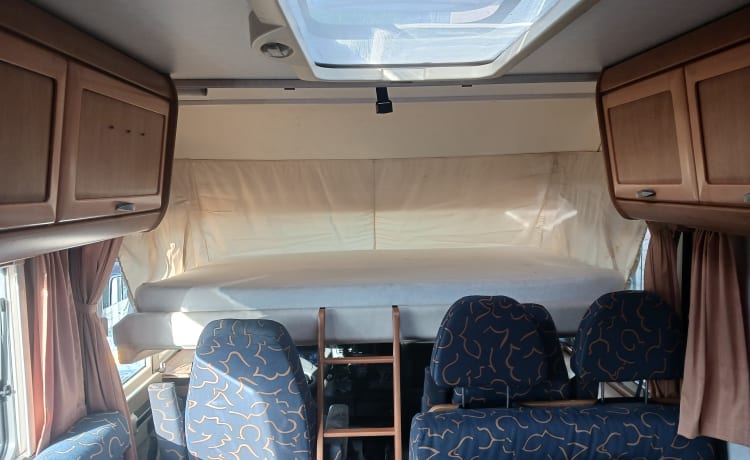 El Carasol – L'Hymer B544 5 personnes aime rencontrer les voyageurs qui souhaitent profiter du calme et de la tranquillité