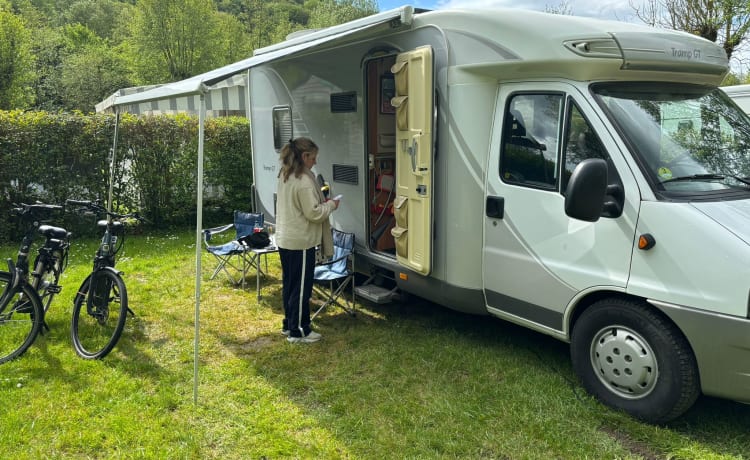 Hymer  – 2p Hymer camper + fietsendrager