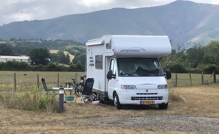 4p Hymer alcove from 2001